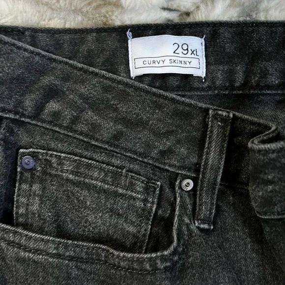 Gap Classic Black Skinny Jeans for Women - Picture 2 of 6